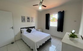 Casa 1 km da Praia Enseada com Garagem